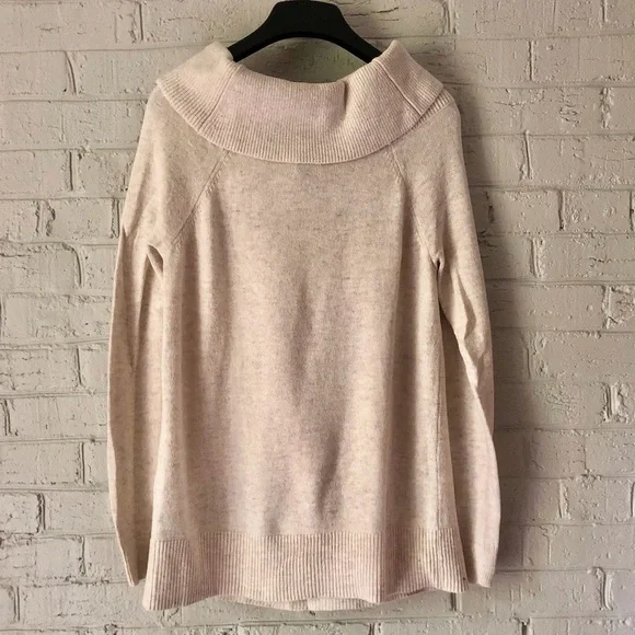 Gap Off The Shoulder Sweater - Picture 5 of 5